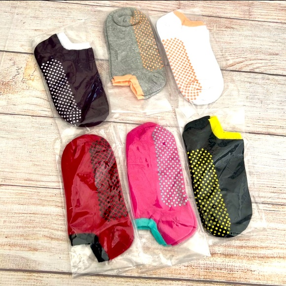 Accessories - Women’s 6 pairs Anti Slip Non Skid Slipper Multicolor socks with grips One size